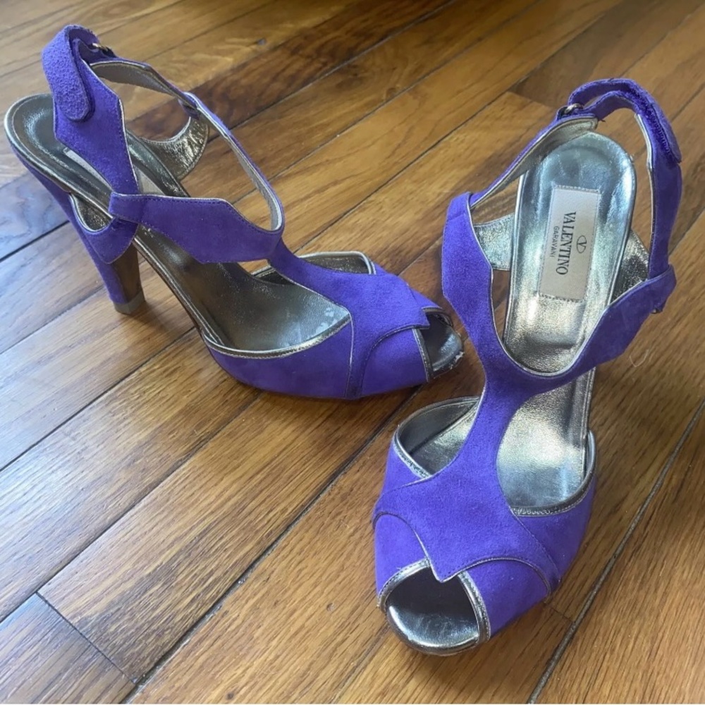 Valentino Garavani Purple Suede Gold T Strap Peep Toe Sandal Heels Pumps 38 8